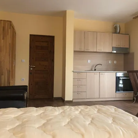 самостоятелно студио в комплекс Pretty House влас сезон 2021 г アパート
